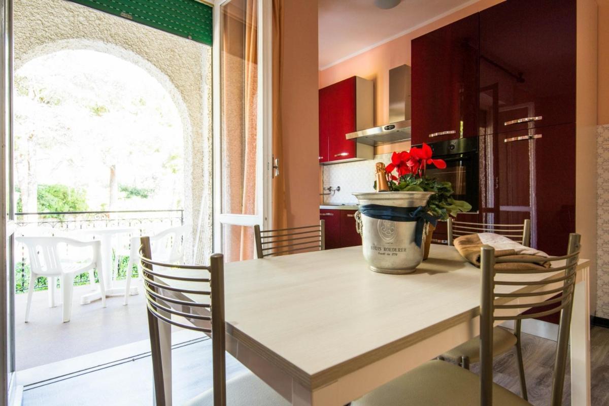 Residence Riviera Mare Pietra Ligure Buitenkant foto